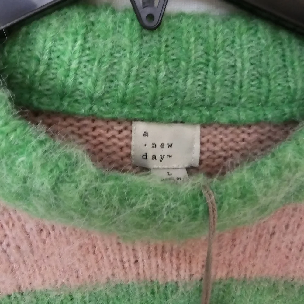 Sweater Large NWT - Picture 2 of 11